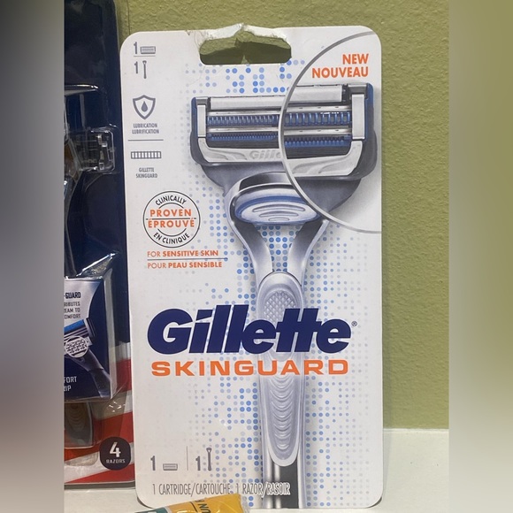 Bundle #5 Men’s Razors 🪒 !! - Picture 2 of 6